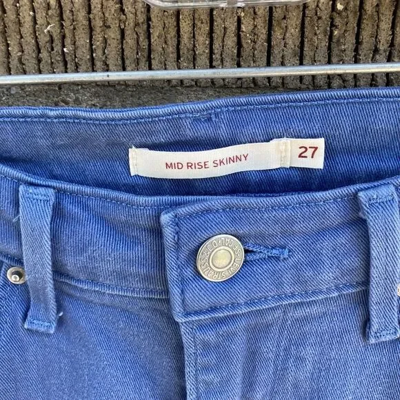 Women's Size 27 Levi's Stretch Dyed Blue Color Flooded Capri Ankle Jean Pants - Picture 2 of 8